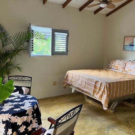 Yes Papa! Rooms Only 100M From The Beach! لاس غاليراس المظهر الخارجي الصورة