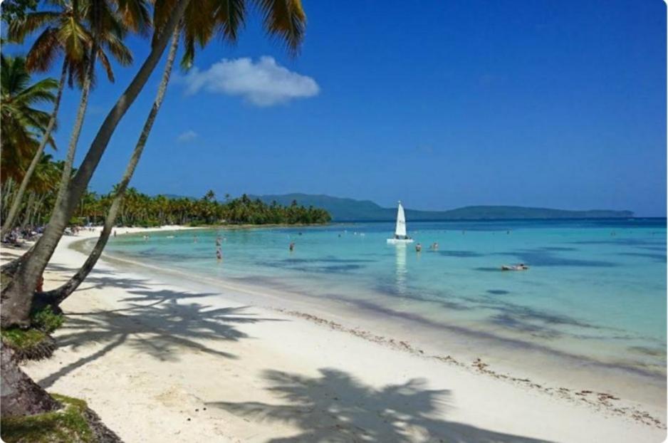 Yes Papa! Rooms Only 100M From The Beach! لاس غاليراس المظهر الخارجي الصورة
