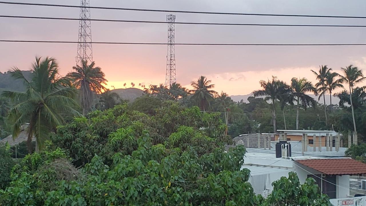 Yes Papa! Rooms Only 100M From The Beach! لاس غاليراس المظهر الخارجي الصورة