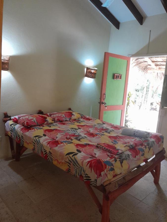 Yes Papa! Rooms Only 100M From The Beach! لاس غاليراس المظهر الخارجي الصورة