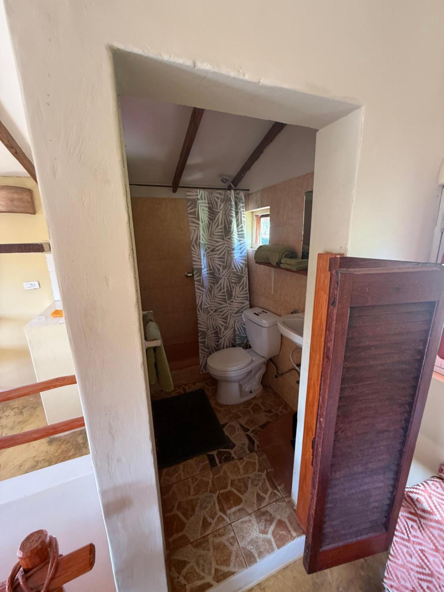 Yes Papa! Rooms Only 100M From The Beach! لاس غاليراس المظهر الخارجي الصورة