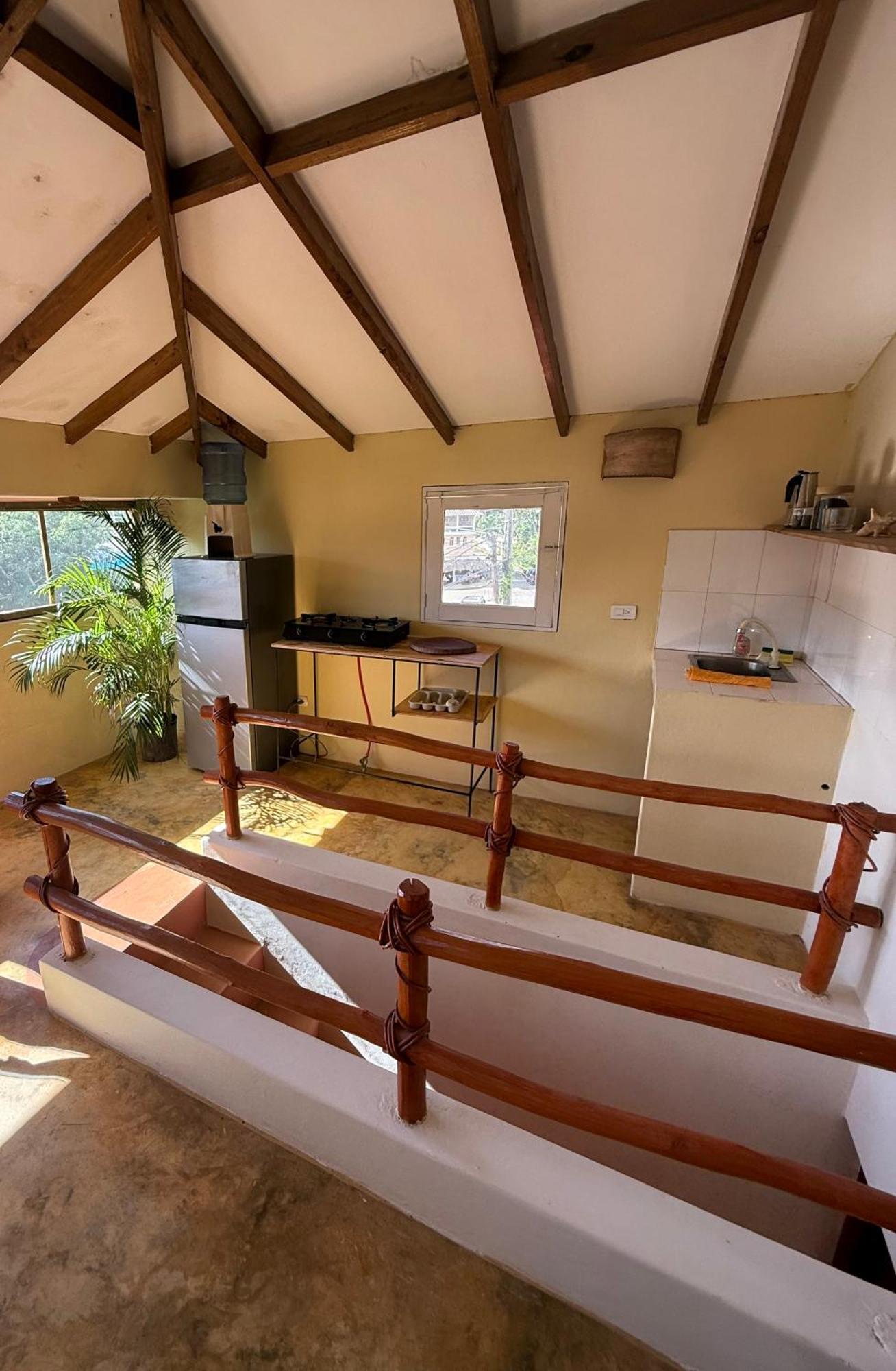 Yes Papa! Rooms Only 100M From The Beach! لاس غاليراس المظهر الخارجي الصورة