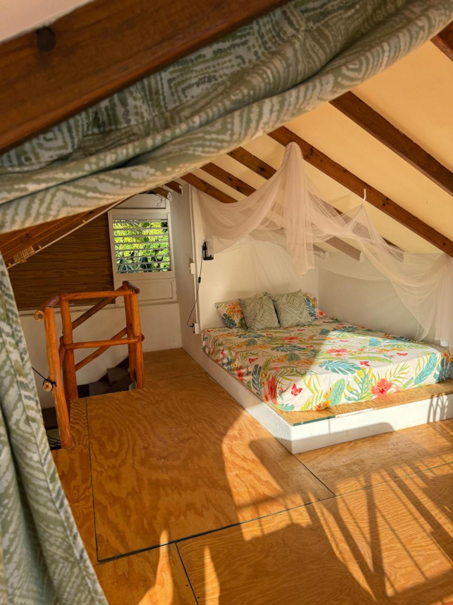 Yes Papa! Rooms Only 100M From The Beach! لاس غاليراس المظهر الخارجي الصورة