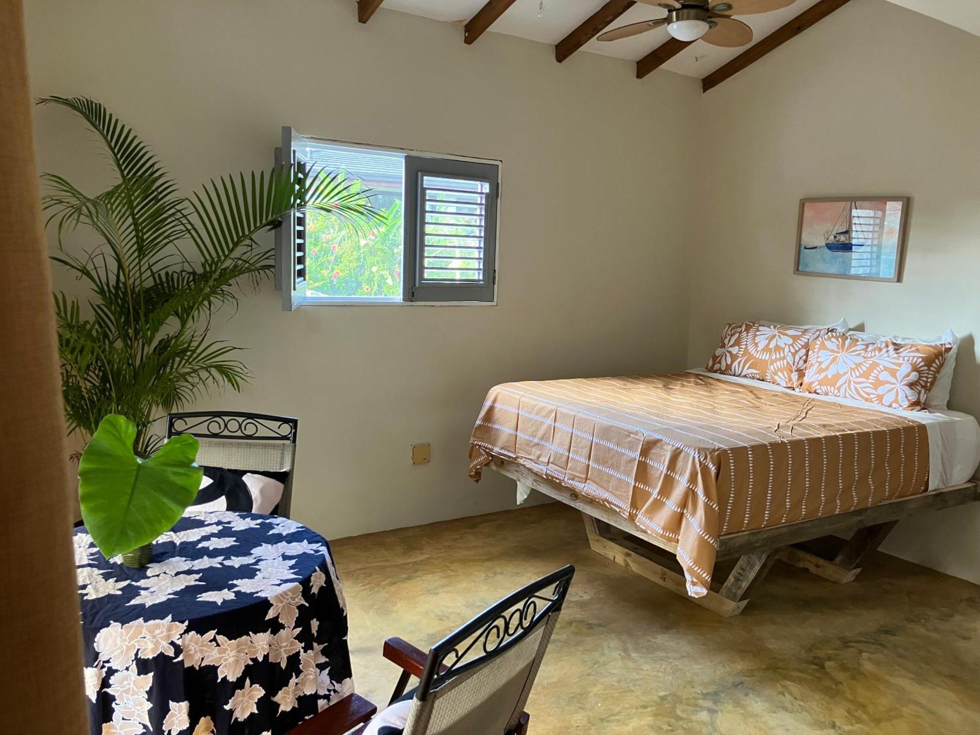 Yes Papa! Rooms Only 100M From The Beach! لاس غاليراس المظهر الخارجي الصورة