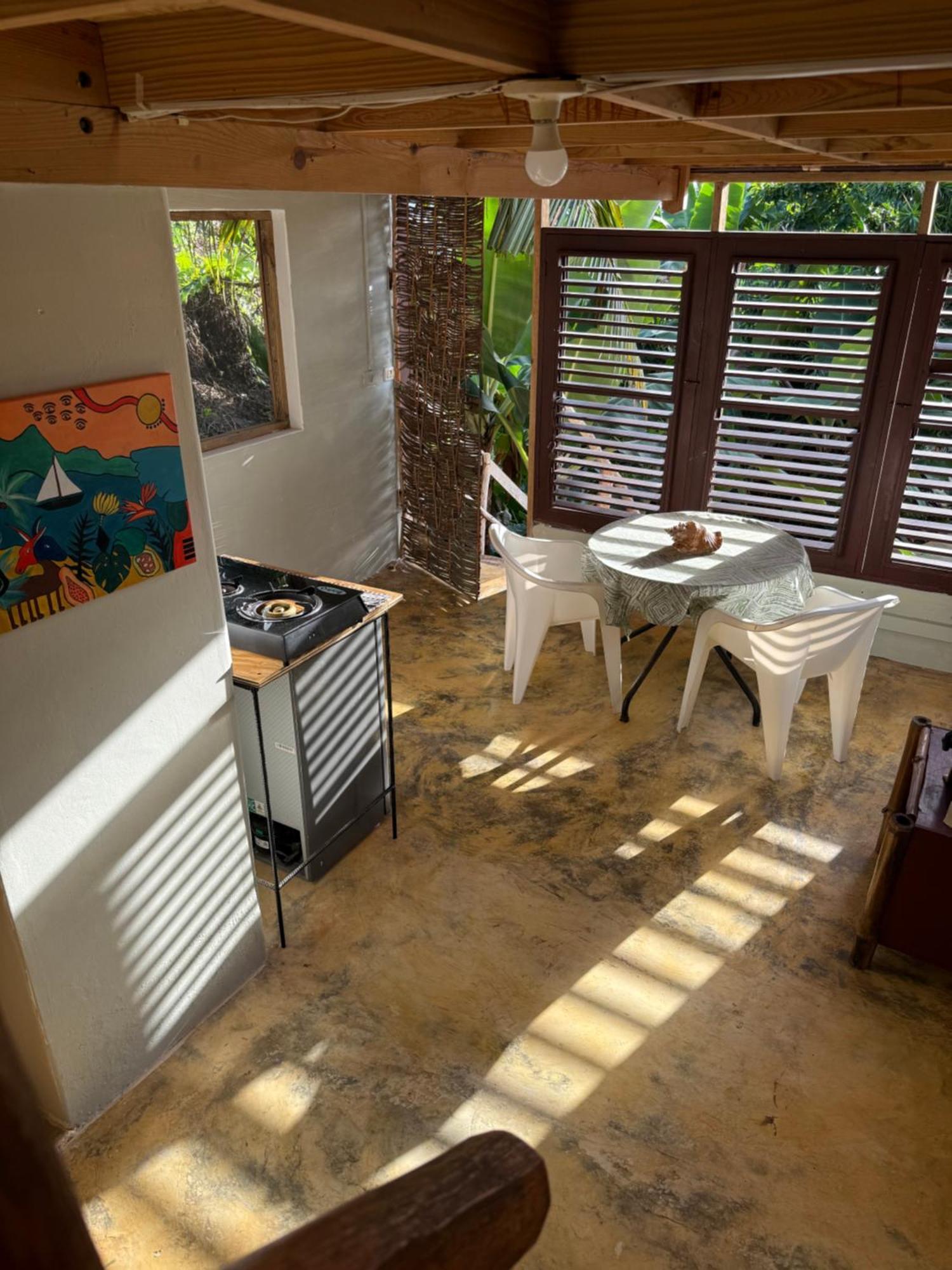Yes Papa! Rooms Only 100M From The Beach! لاس غاليراس المظهر الخارجي الصورة