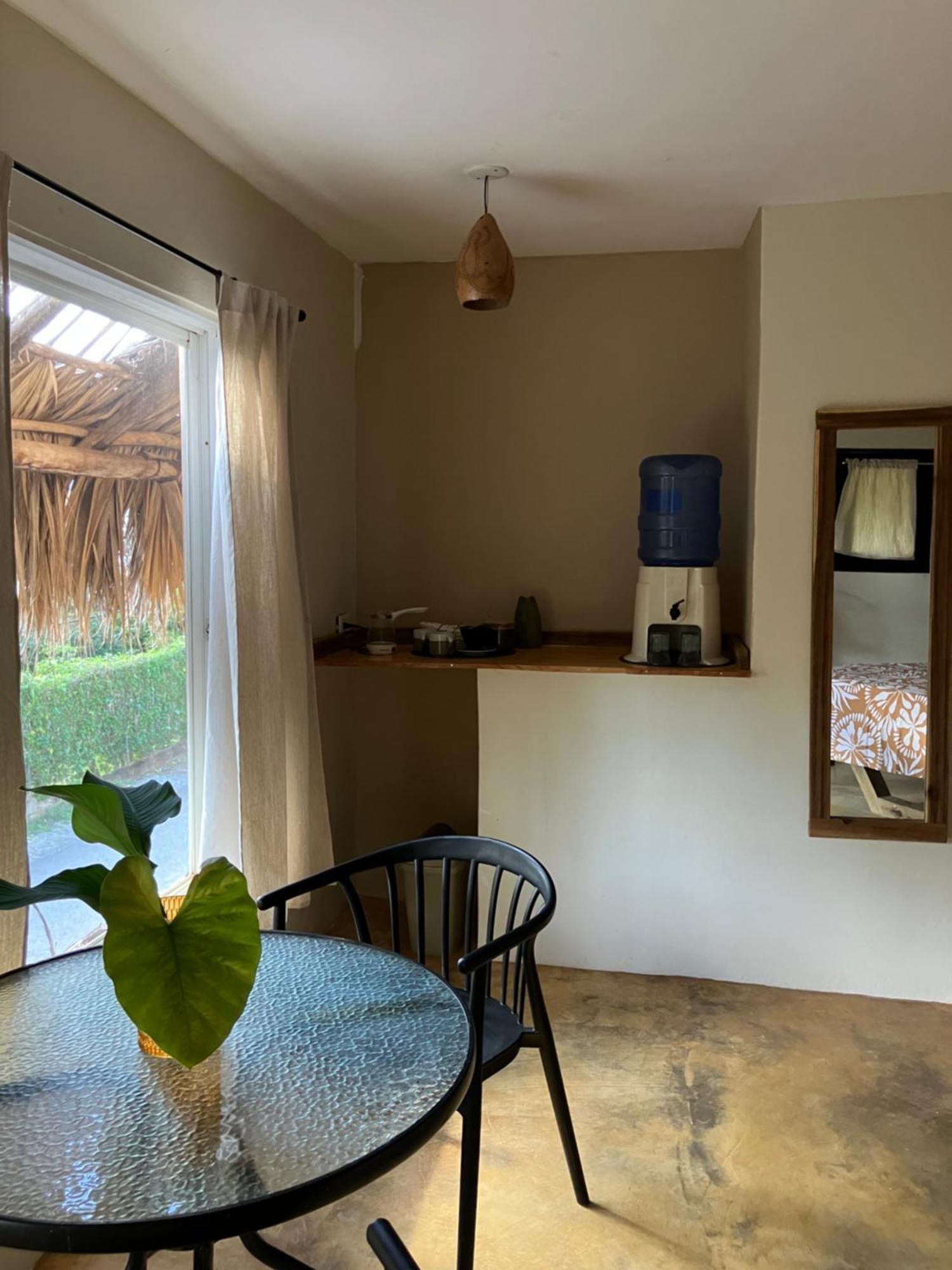 Yes Papa! Rooms Only 100M From The Beach! لاس غاليراس المظهر الخارجي الصورة