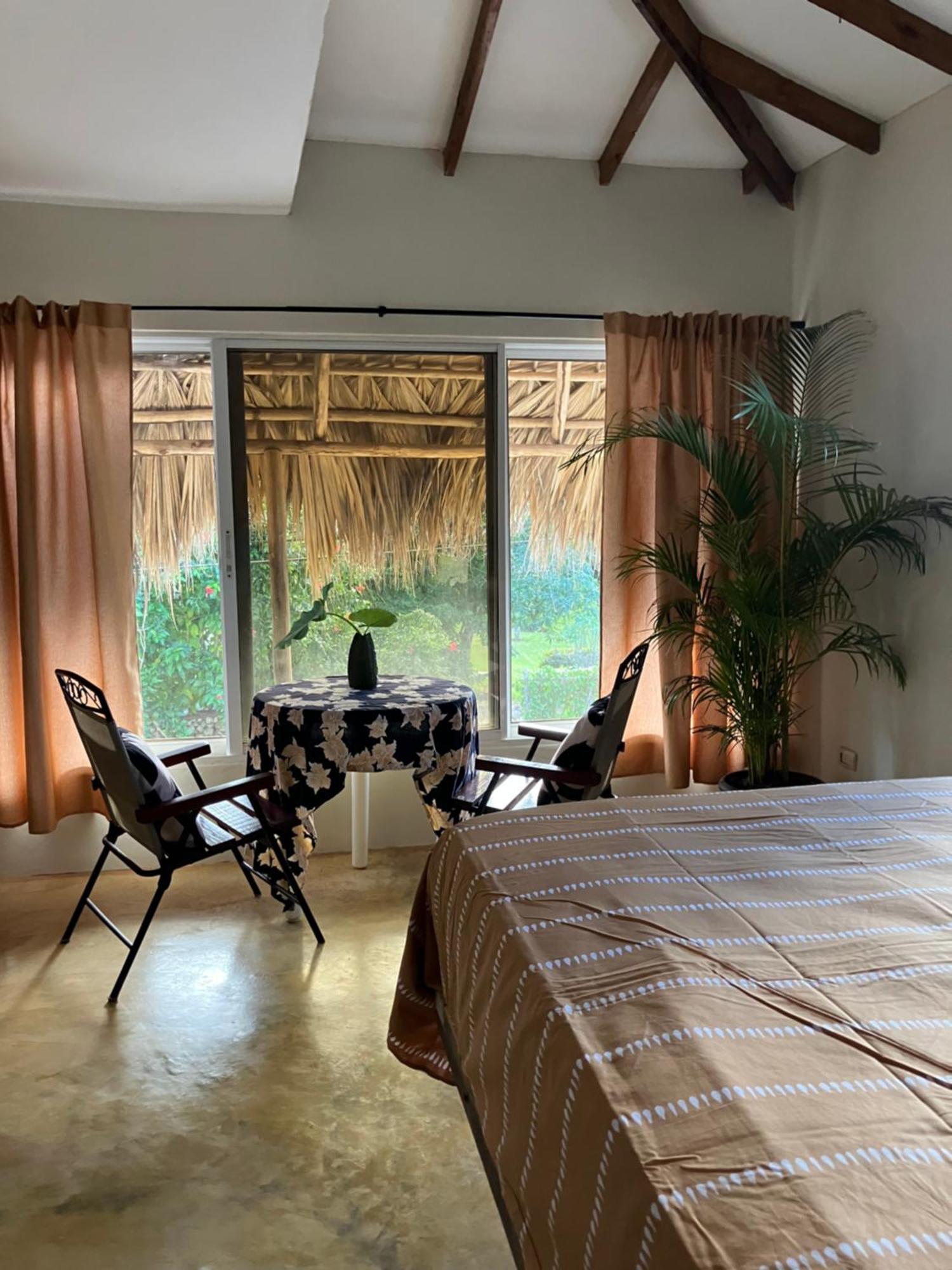 Yes Papa! Rooms Only 100M From The Beach! لاس غاليراس المظهر الخارجي الصورة