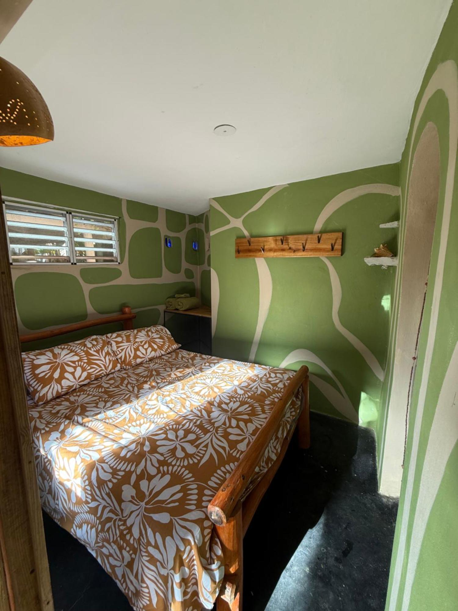 Yes Papa! Rooms Only 100M From The Beach! لاس غاليراس المظهر الخارجي الصورة